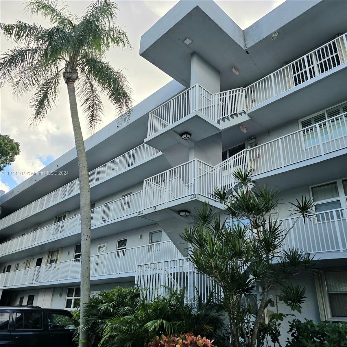 108 Royal Park Dr 2H, Oakland Park, Miami-Dade County, Florida - 2 Bedrooms  
2 Bathrooms - 