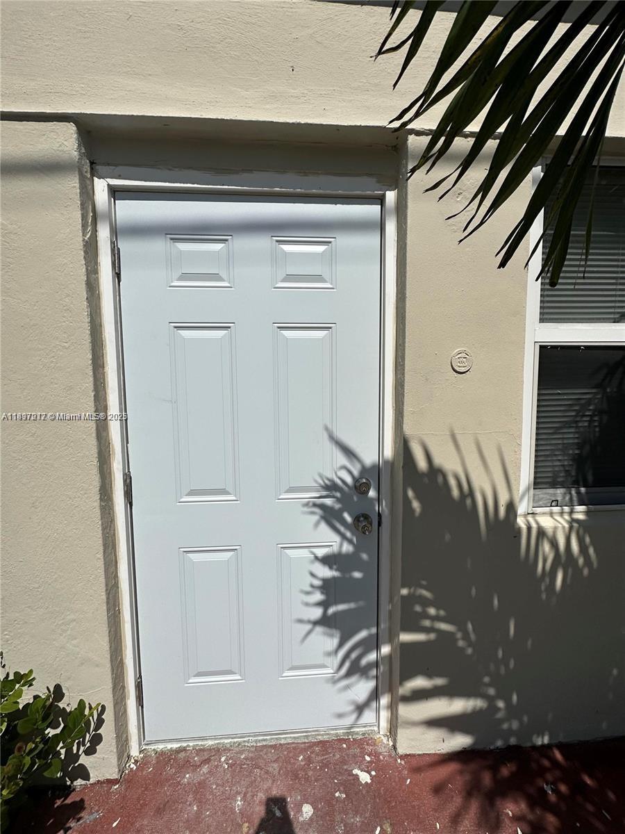 HOLLYWOOD - Residential Lease