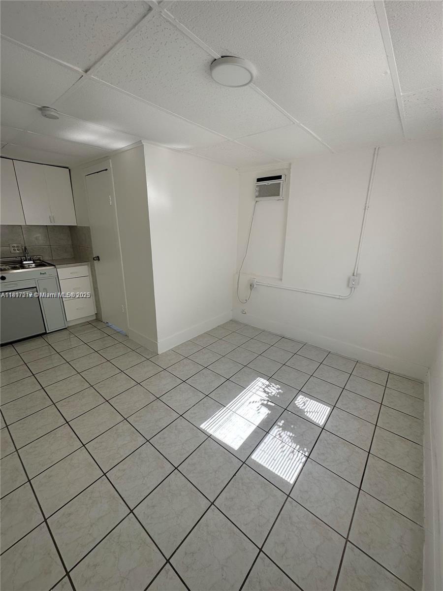 HOLLYWOOD - Residential Lease