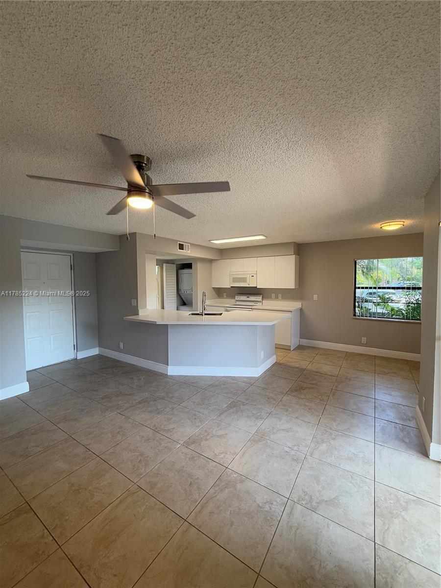 Rental Property at 9999 Summerbreeze Dr 601, Sunrise, Miami-Dade County, Florida - Bedrooms: 1 
Bathrooms: 1  - $1,800 MO.