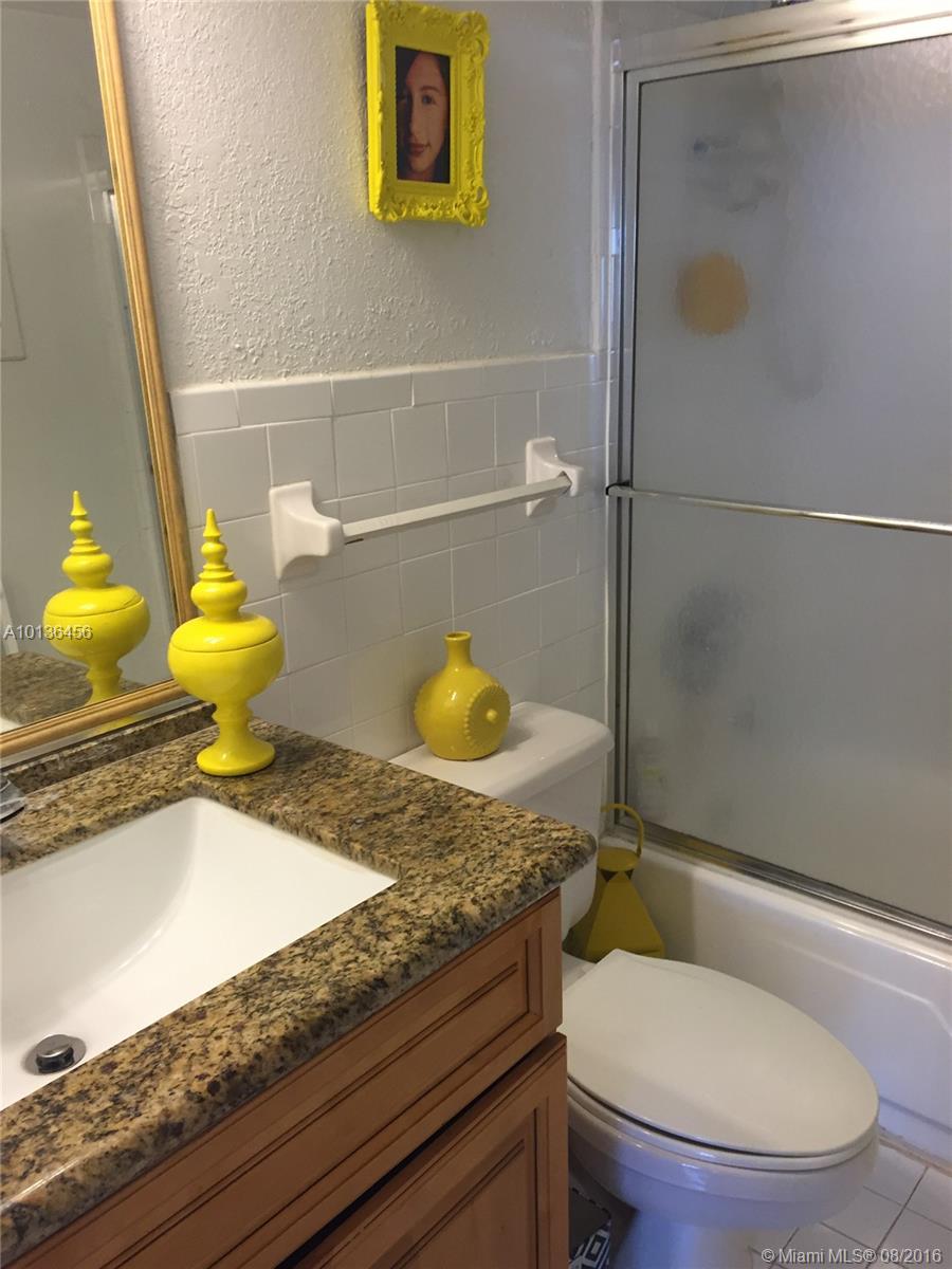 Villas Of Pinecrest Condo - Residential Lease