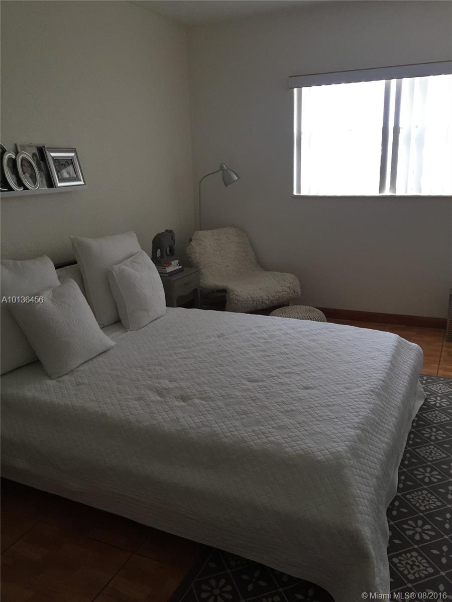 Villas Of Pinecrest Condo - Residential Lease