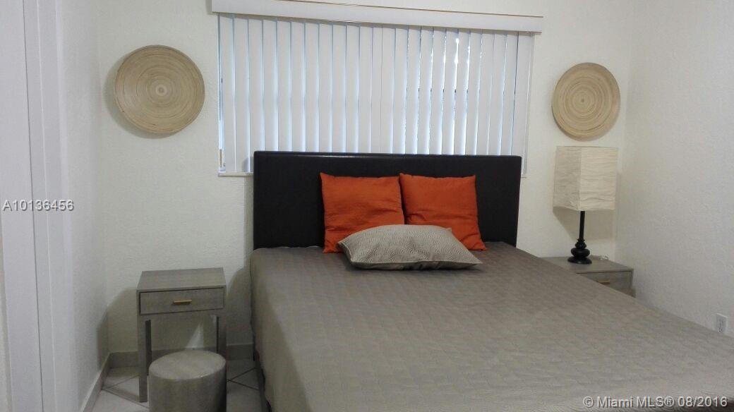 Villas Of Pinecrest Condo - Residential Lease