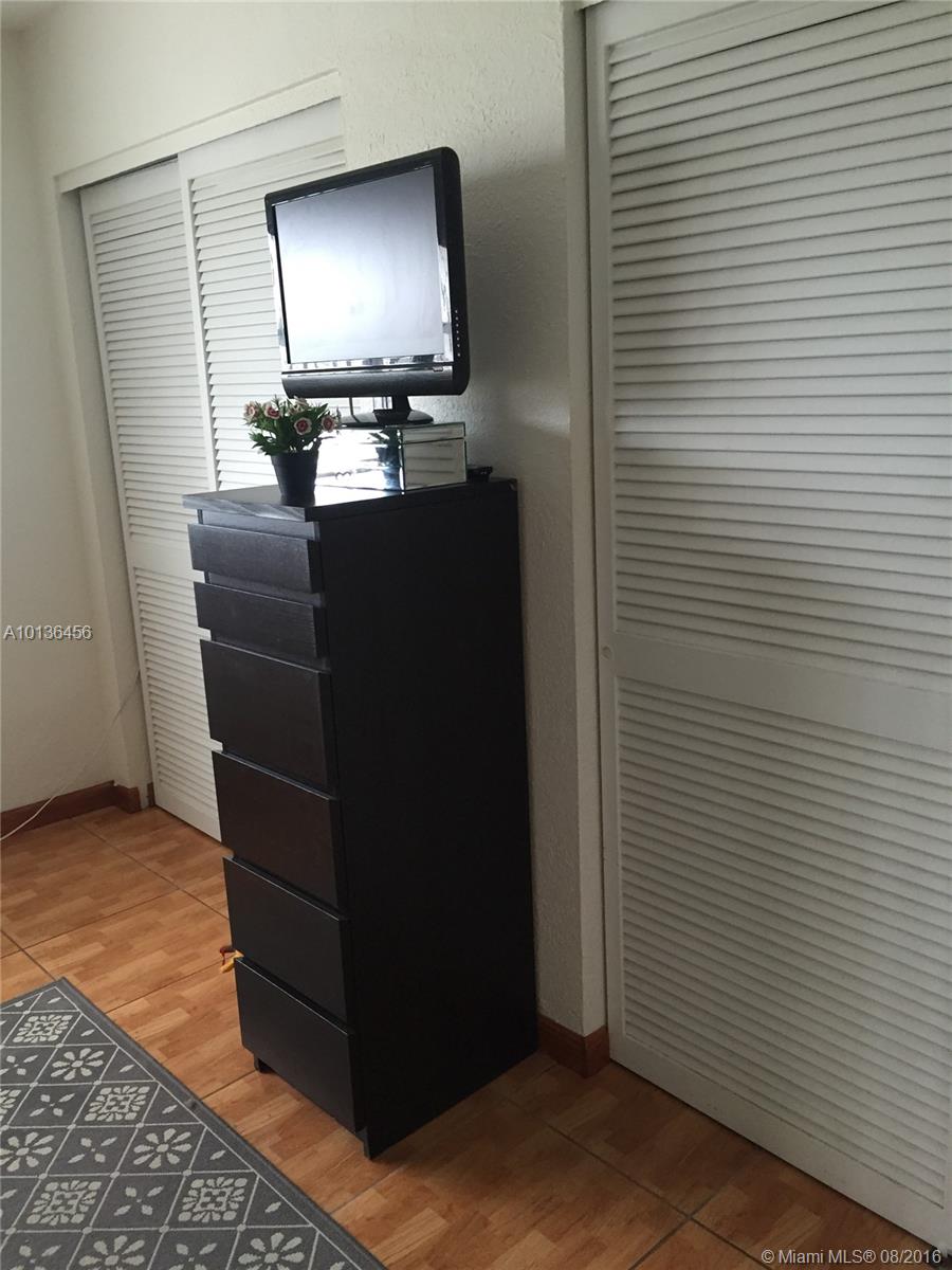 Villas Of Pinecrest Condo - Residential Lease