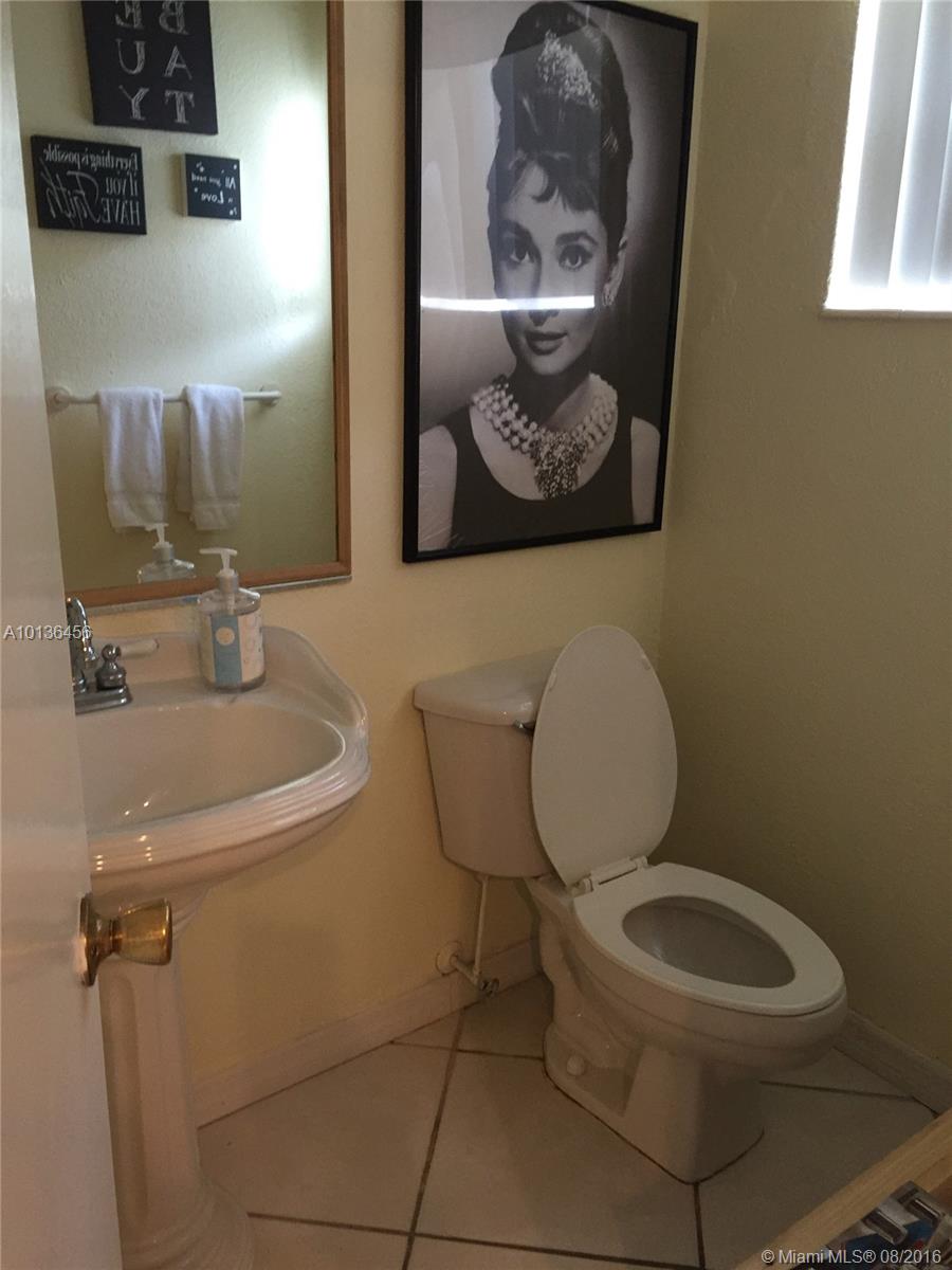 Villas Of Pinecrest Condo - Residential Lease