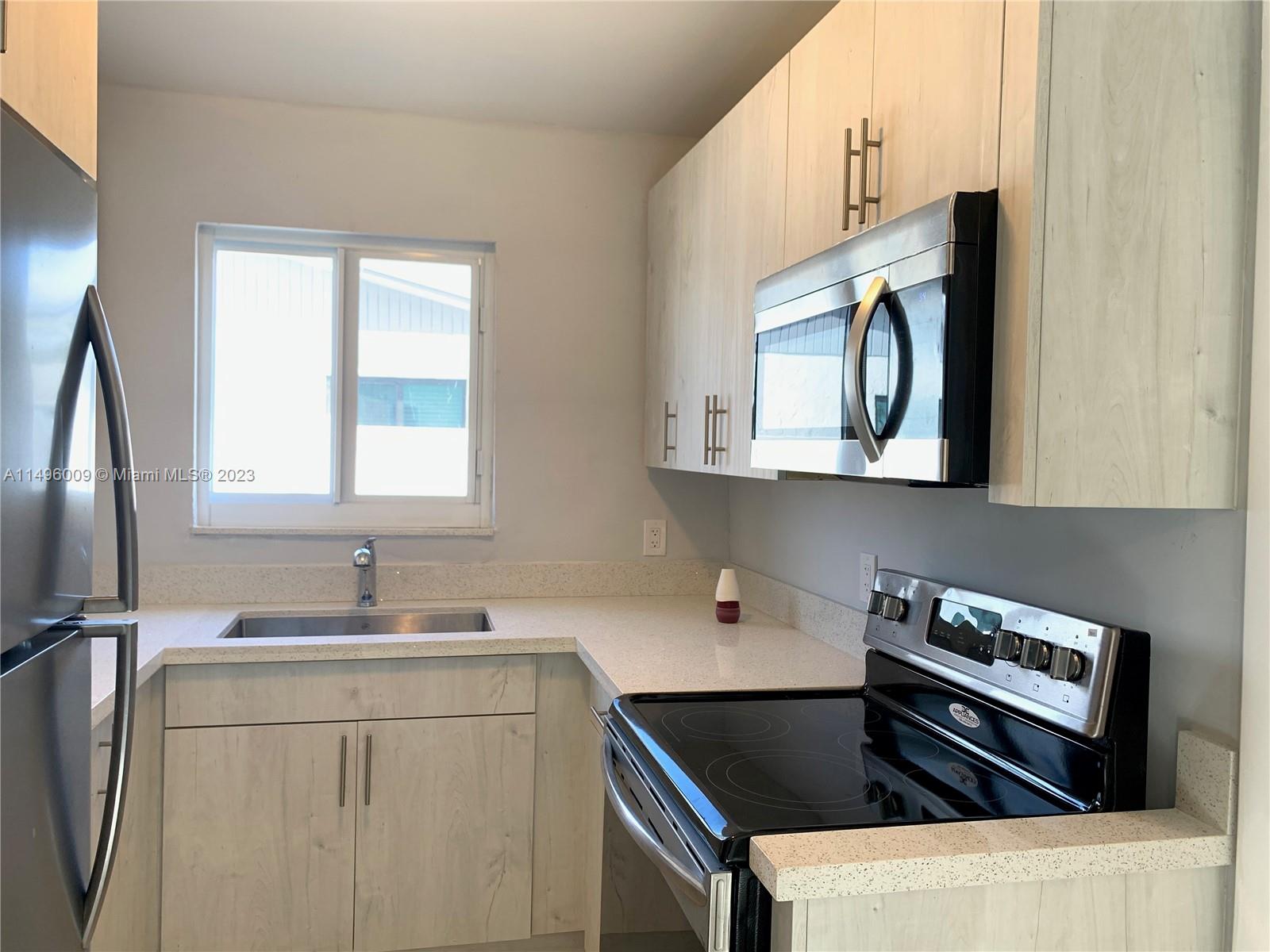 COMMONWEALTH MANOR - Residential Lease