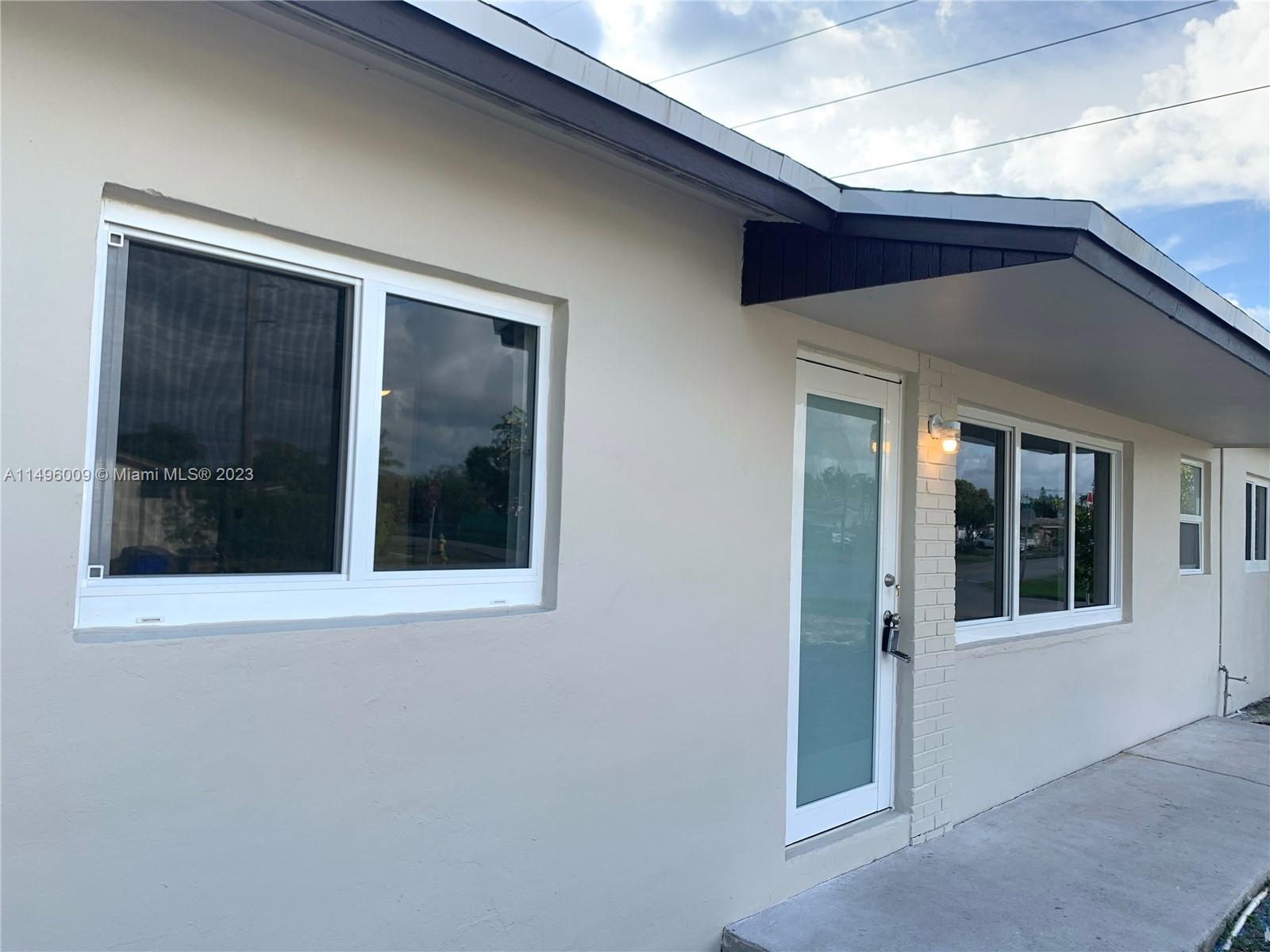COMMONWEALTH MANOR - Residential Lease