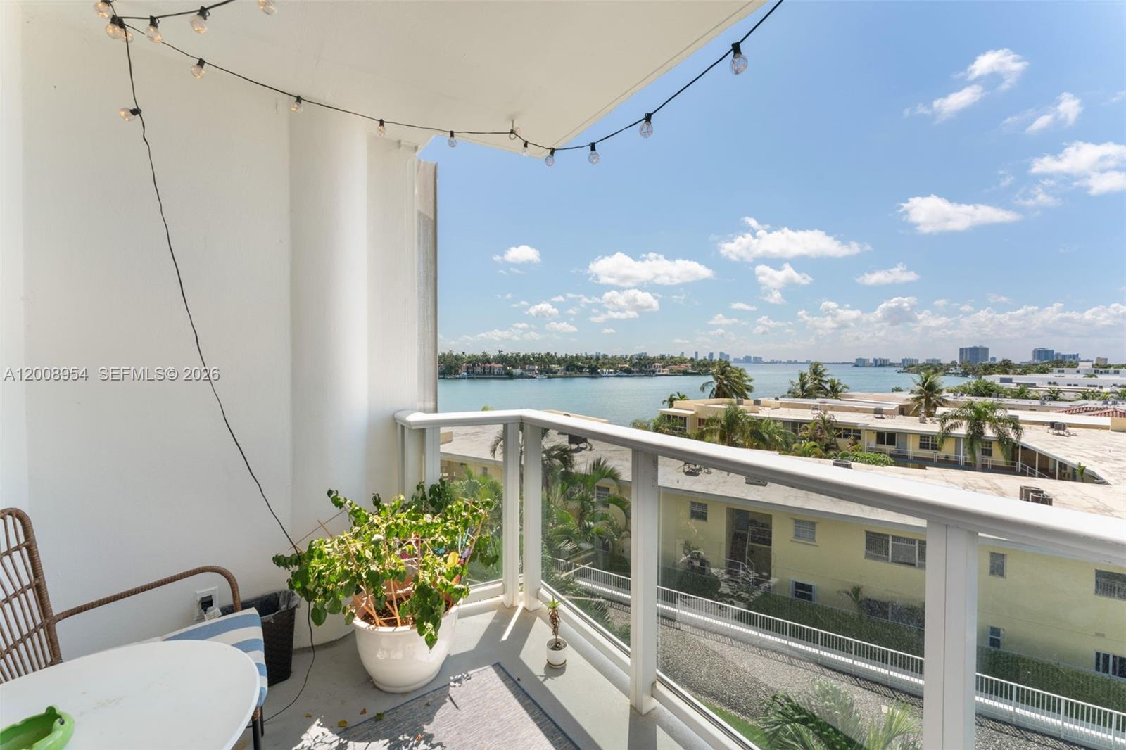 KING COLE CONDO - Residential