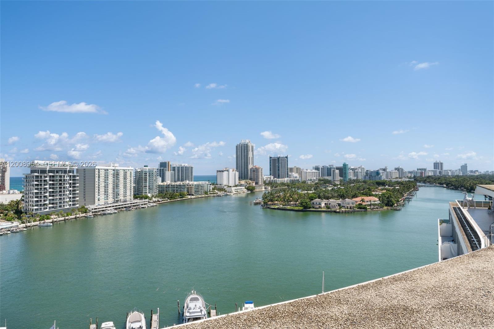 KING COLE CONDO - Residential