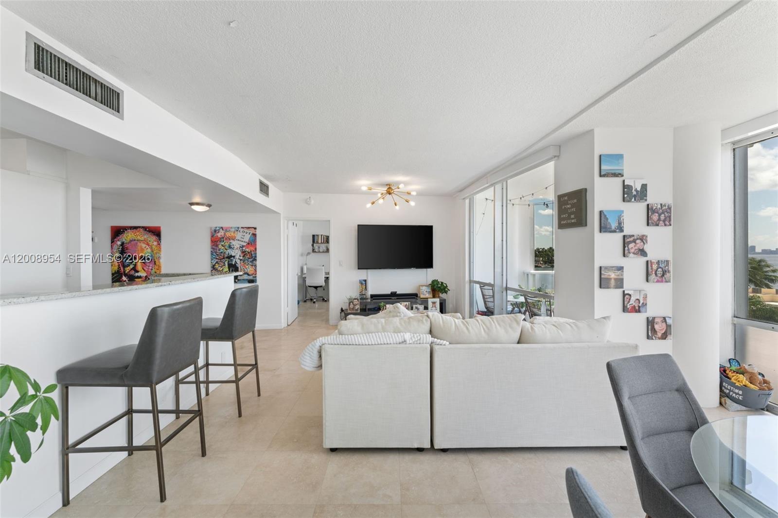 KING COLE CONDO - Residential