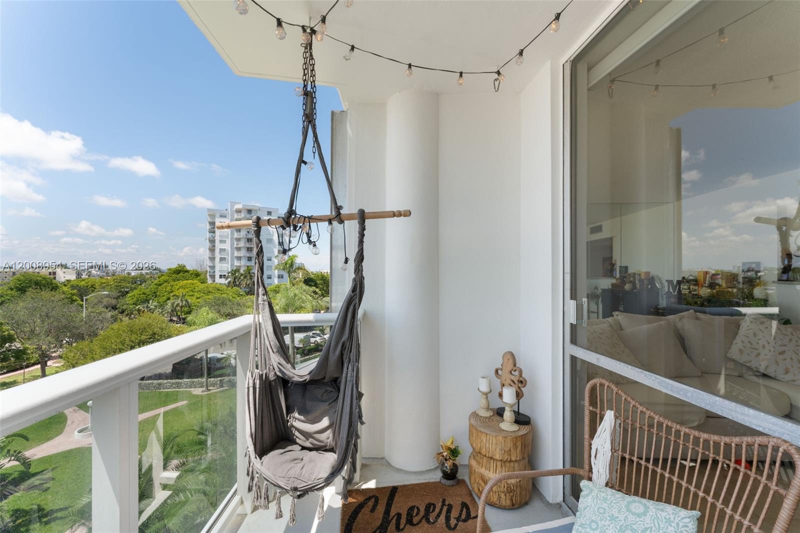 KING COLE CONDO - Residential