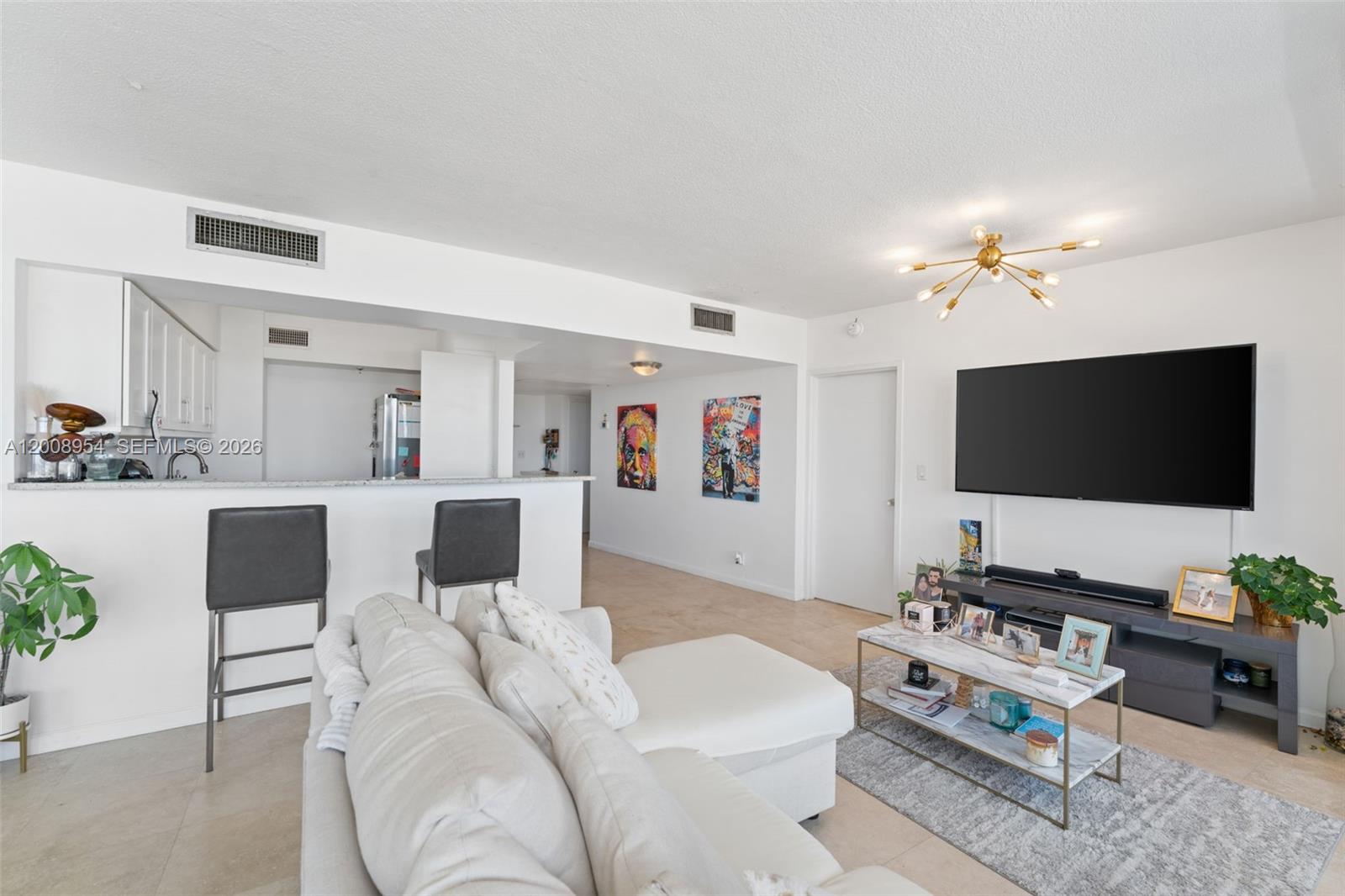 KING COLE CONDO - Residential