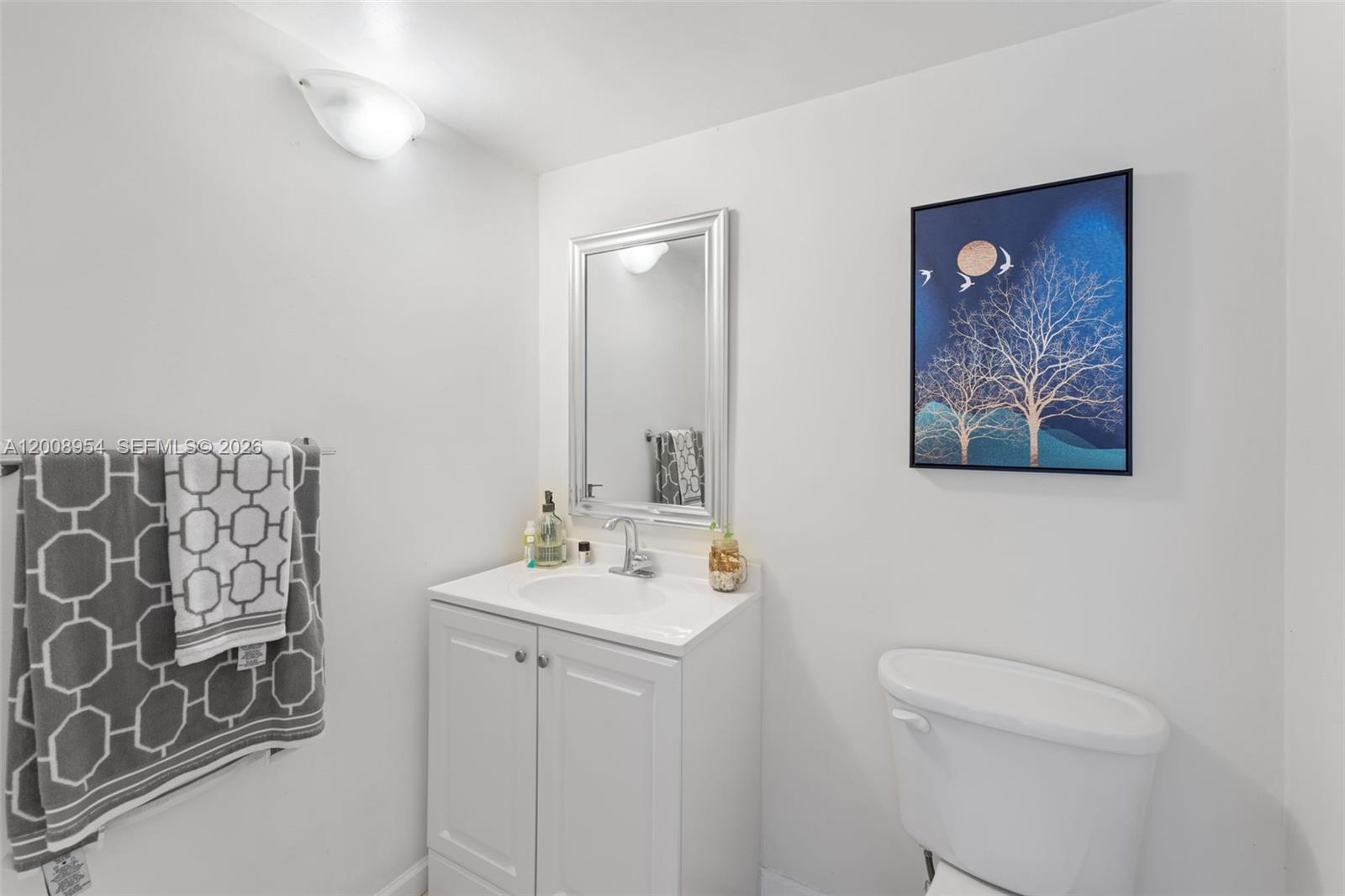 KING COLE CONDO - Residential