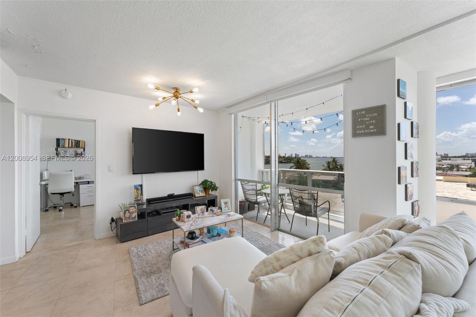 KING COLE CONDO - Residential