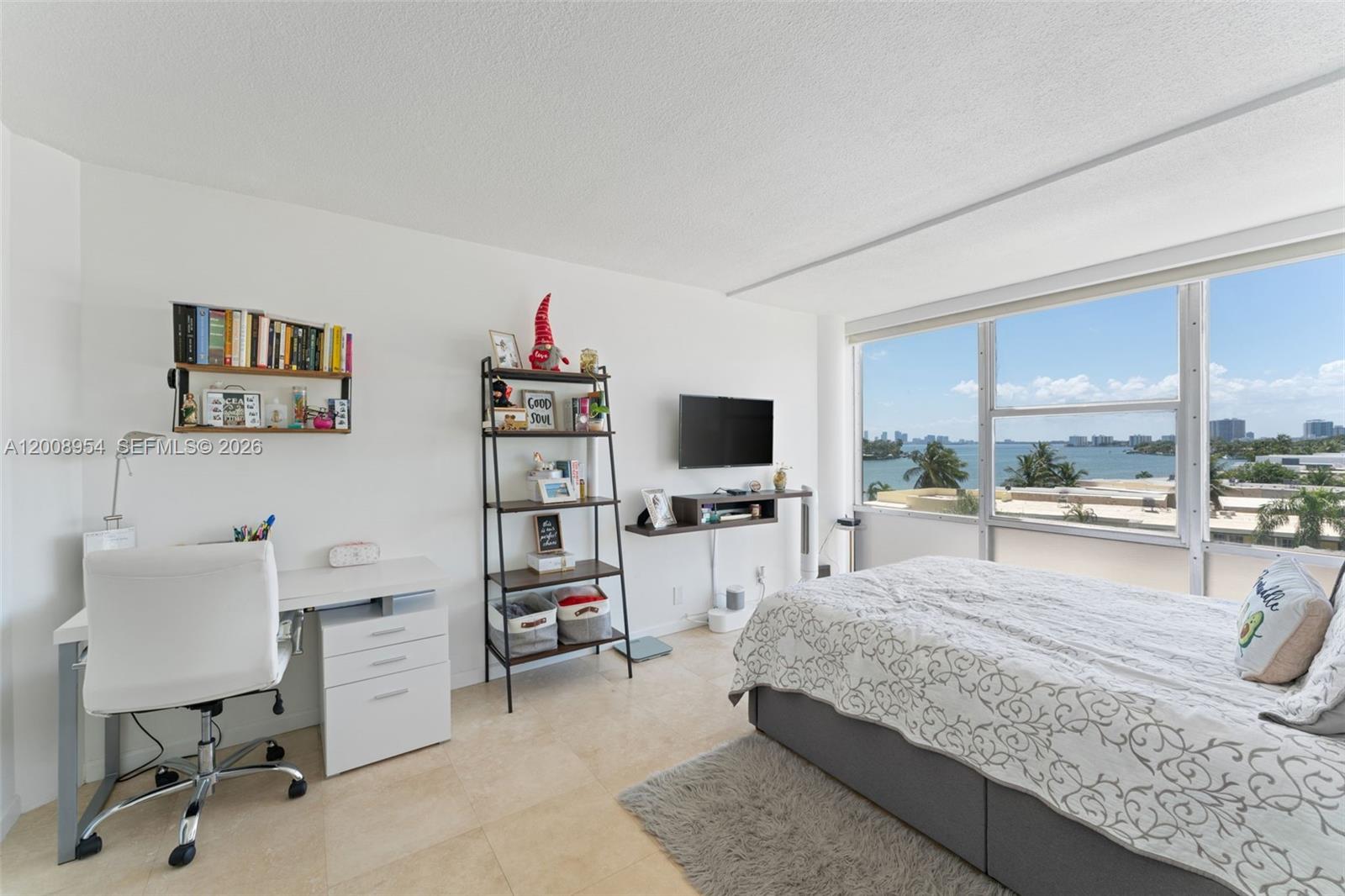 KING COLE CONDO - Residential