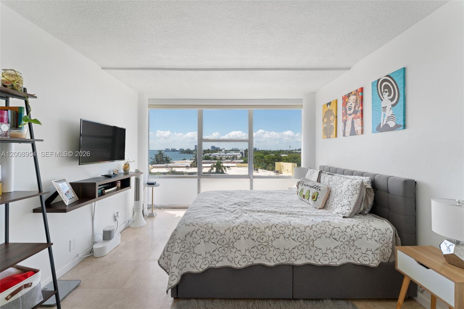 KING COLE CONDO - Residential