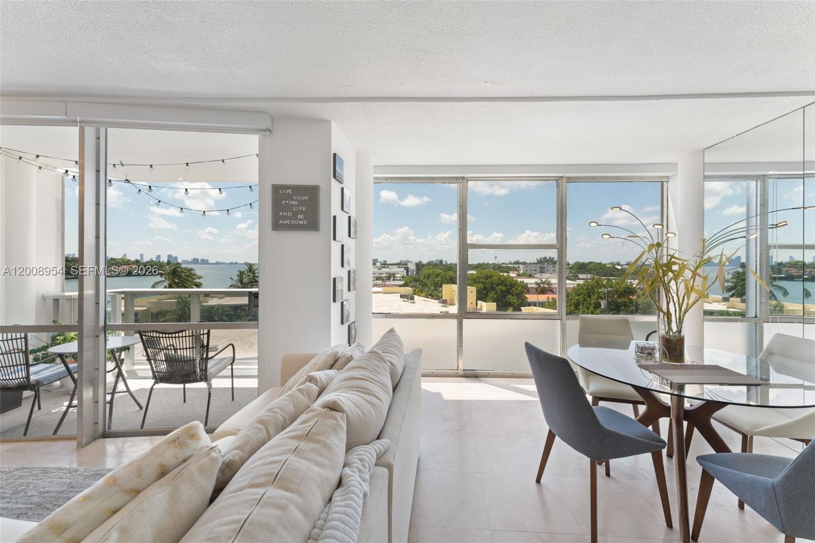 KING COLE CONDO - Residential