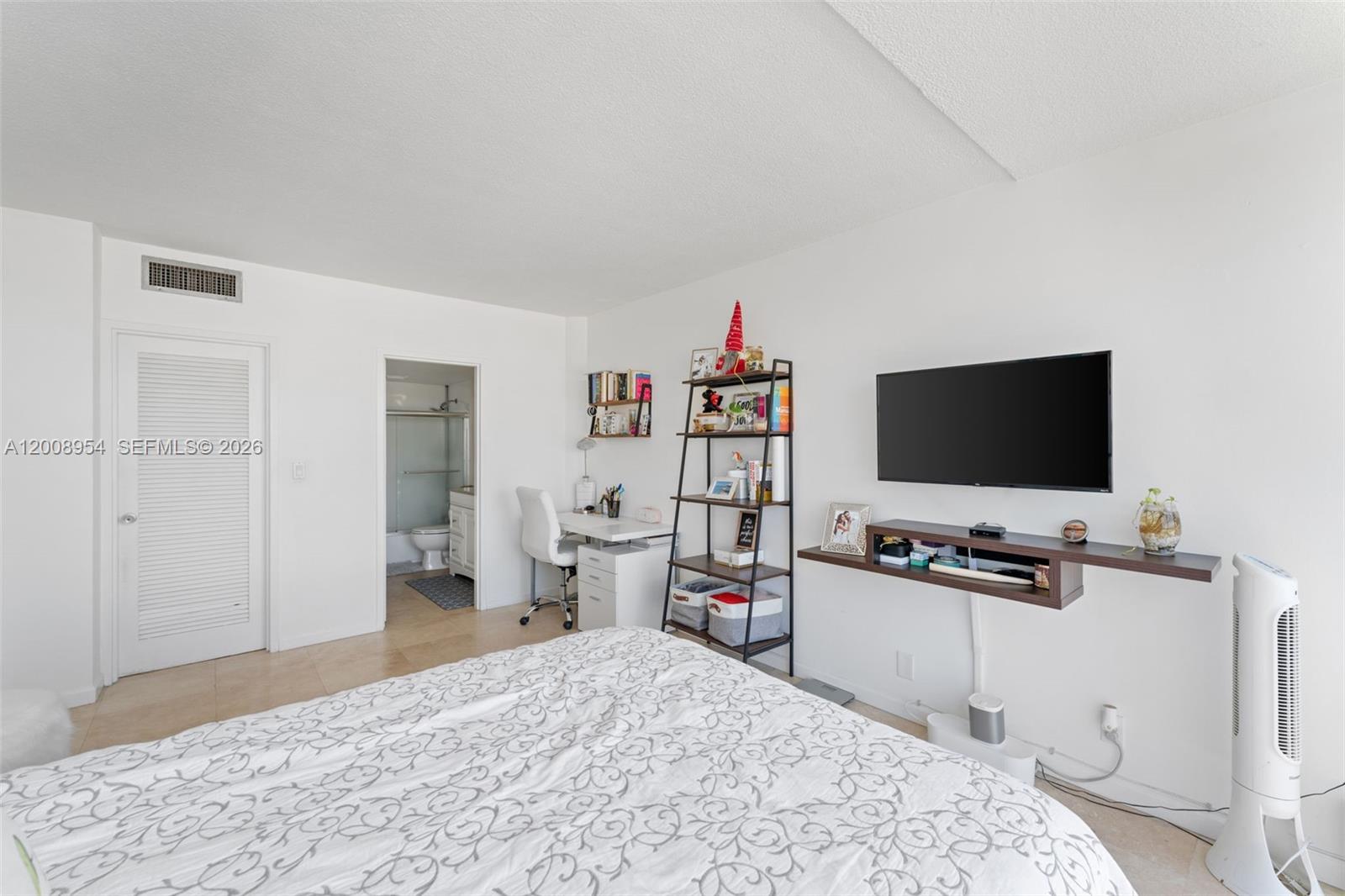 KING COLE CONDO - Residential