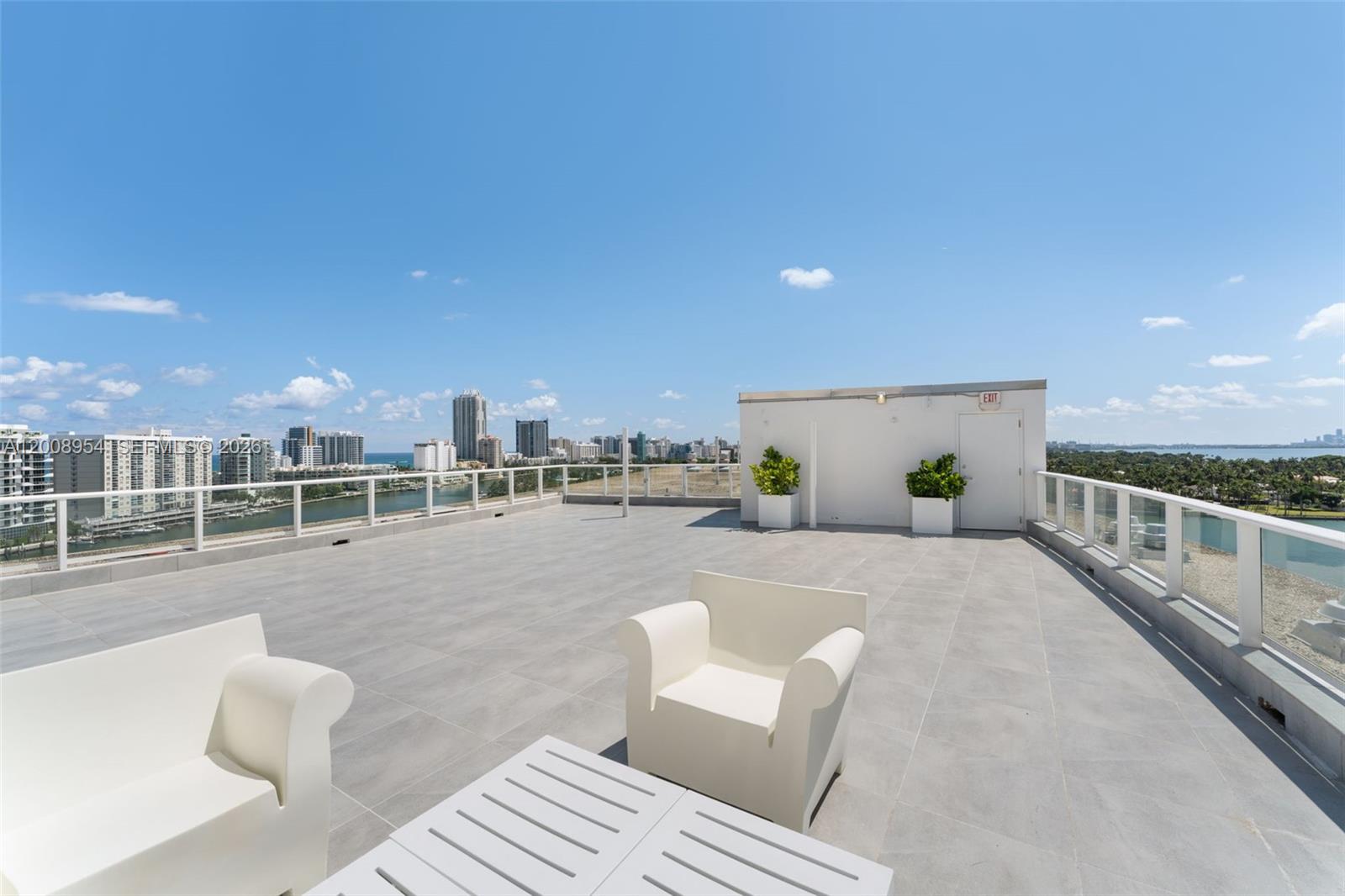 KING COLE CONDO - Residential