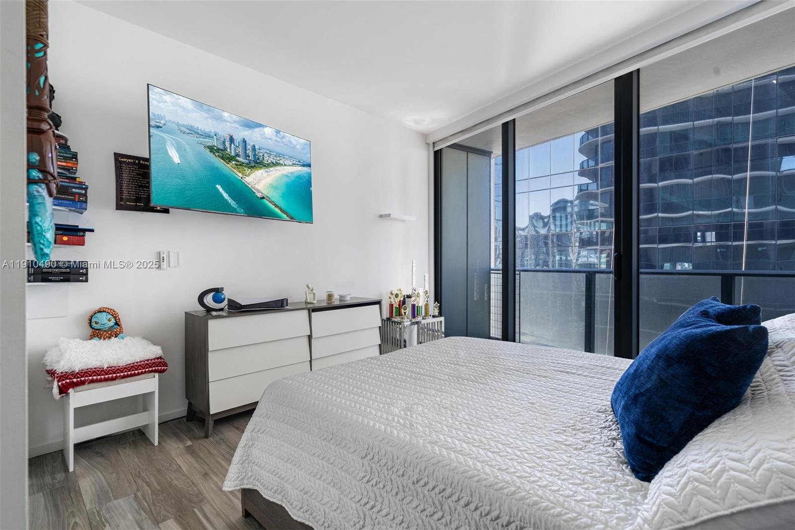 801 SMA RESIDENCES CONDO - Residential