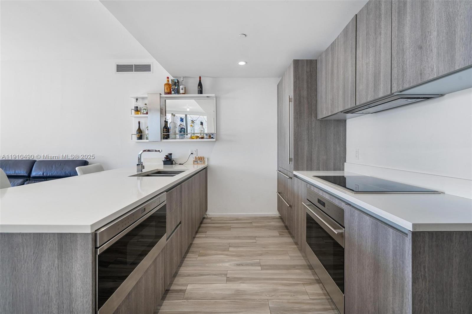 801 SMA RESIDENCES CONDO - Residential