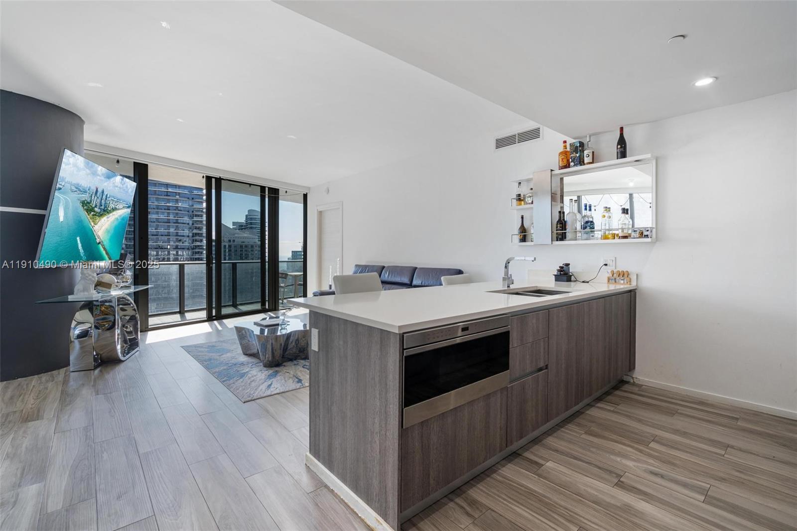 801 SMA RESIDENCES CONDO - Residential