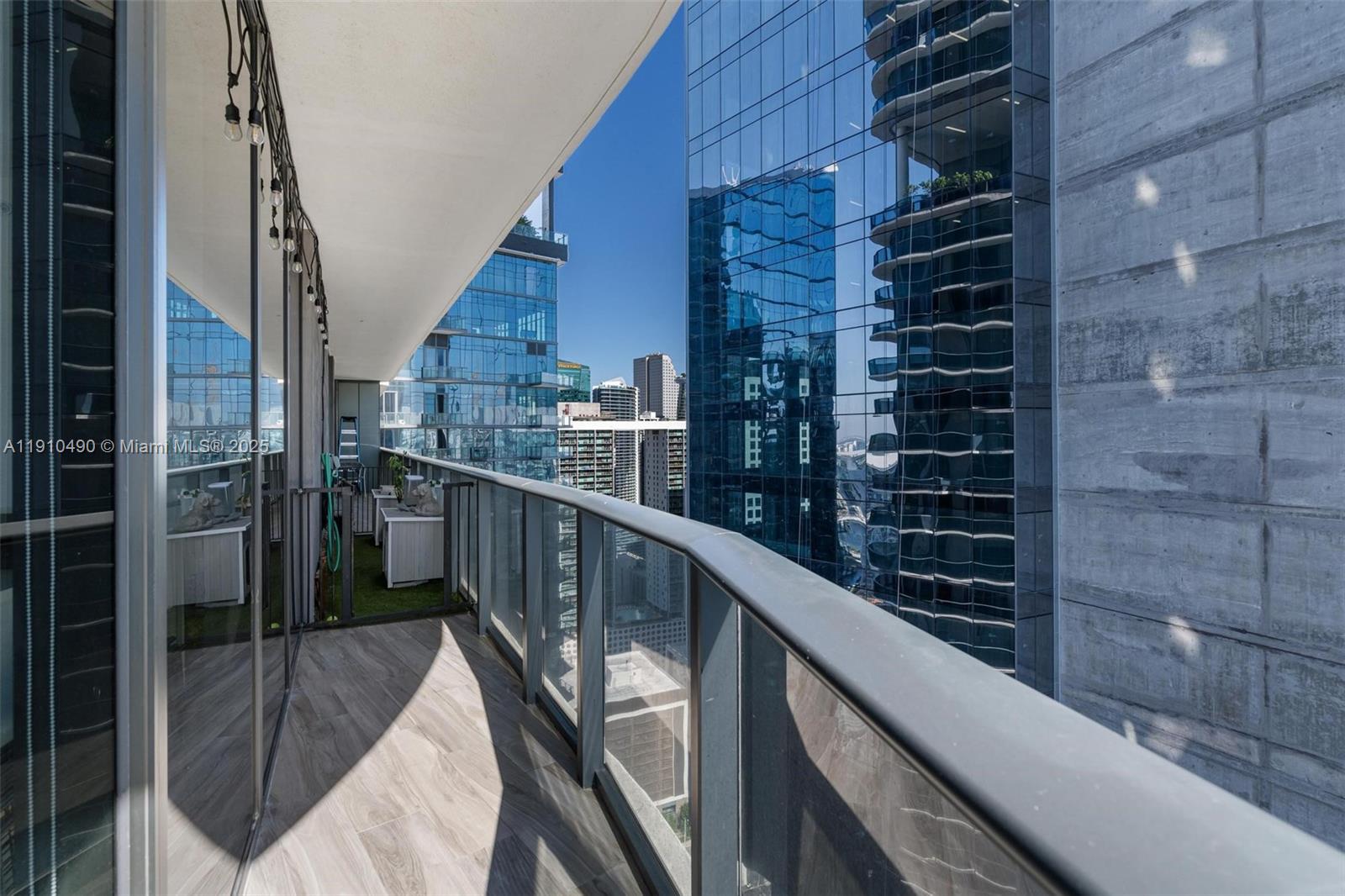 801 SMA RESIDENCES CONDO - Residential