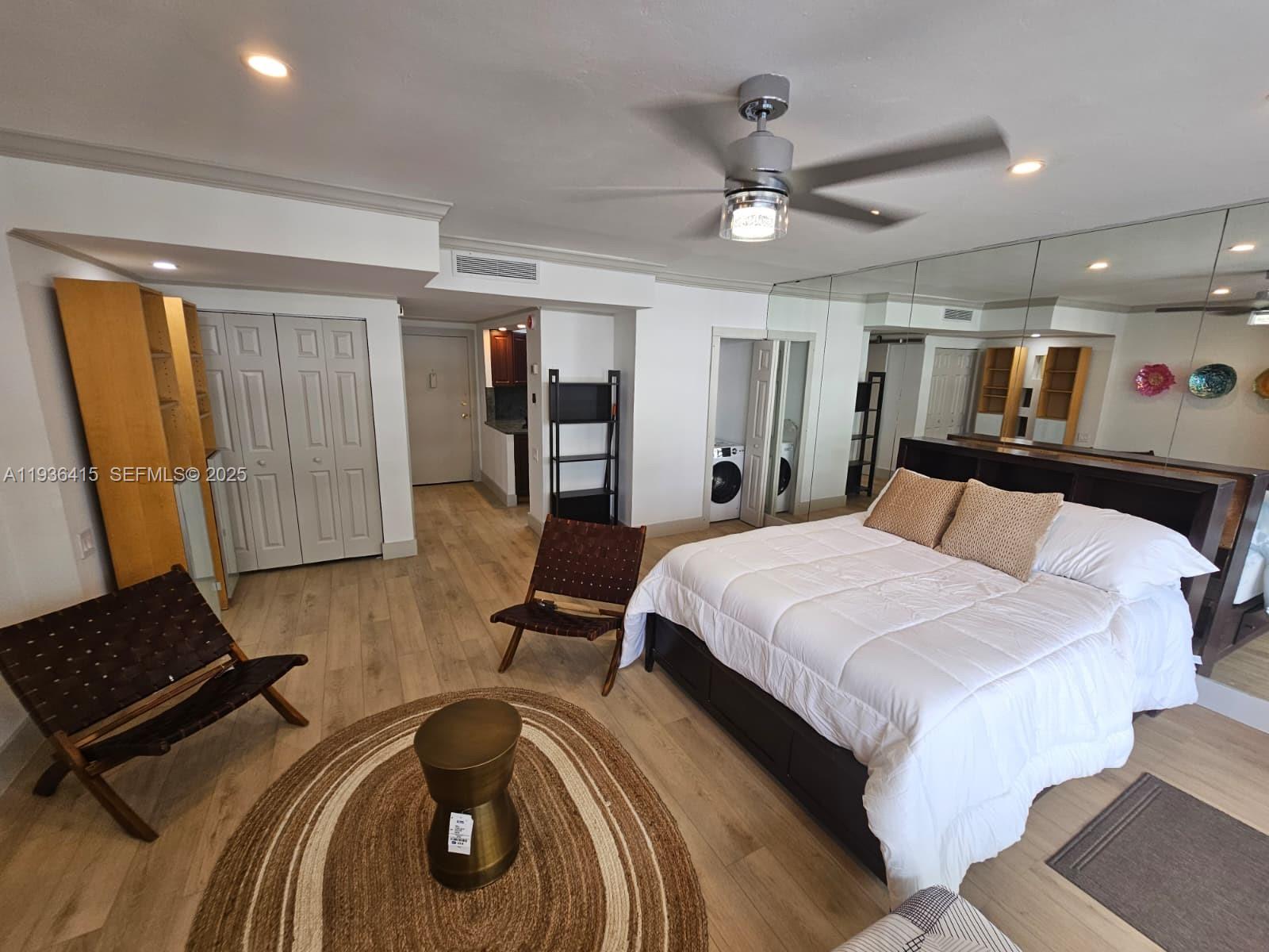 BRICKELL BAY TOWER CONDO - Residential