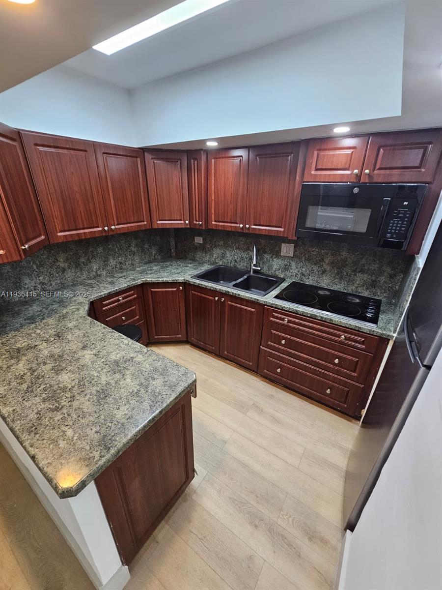 BRICKELL BAY TOWER CONDO - Residential