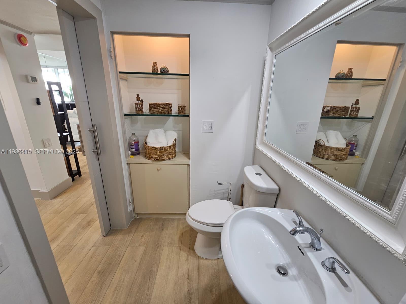 BRICKELL BAY TOWER CONDO - Residential