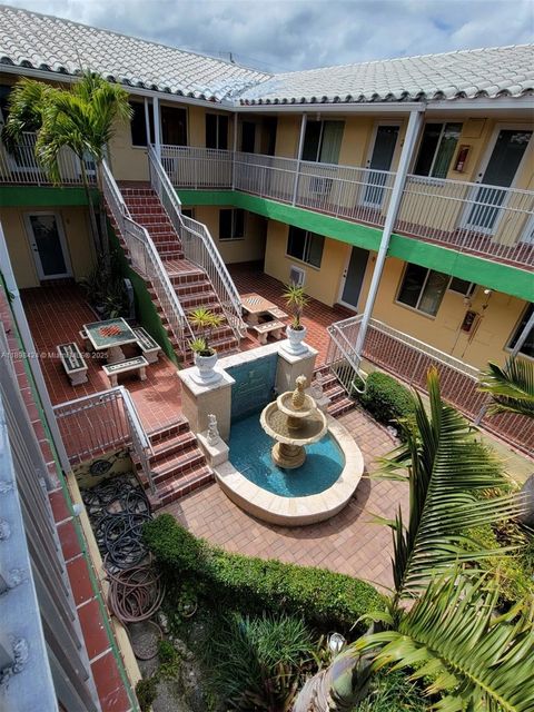 7400 Harding Ave 15 Miami Beach FL 33141