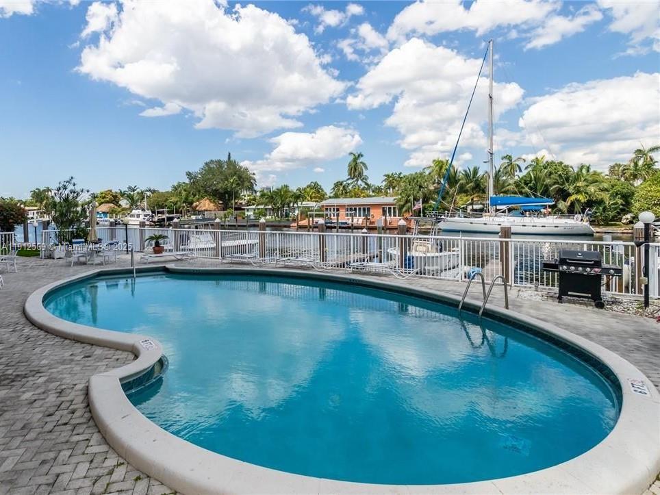 SOUTHAMPTON CONDO - Residential Lease