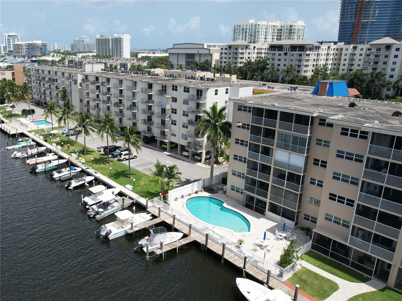 SOUTHAMPTON CONDO - Residential Lease