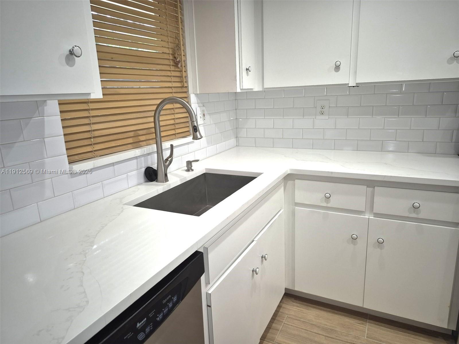 SOUTHAMPTON CONDO - Residential Lease