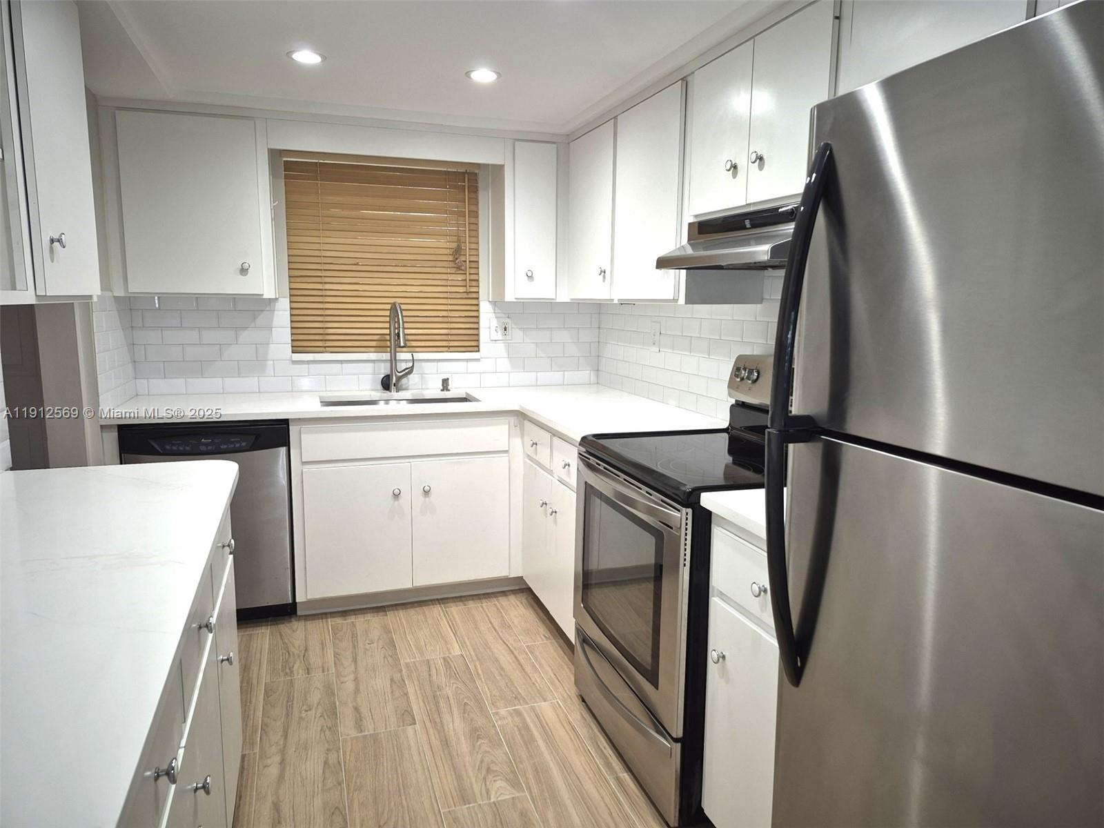 SOUTHAMPTON CONDO - Residential Lease