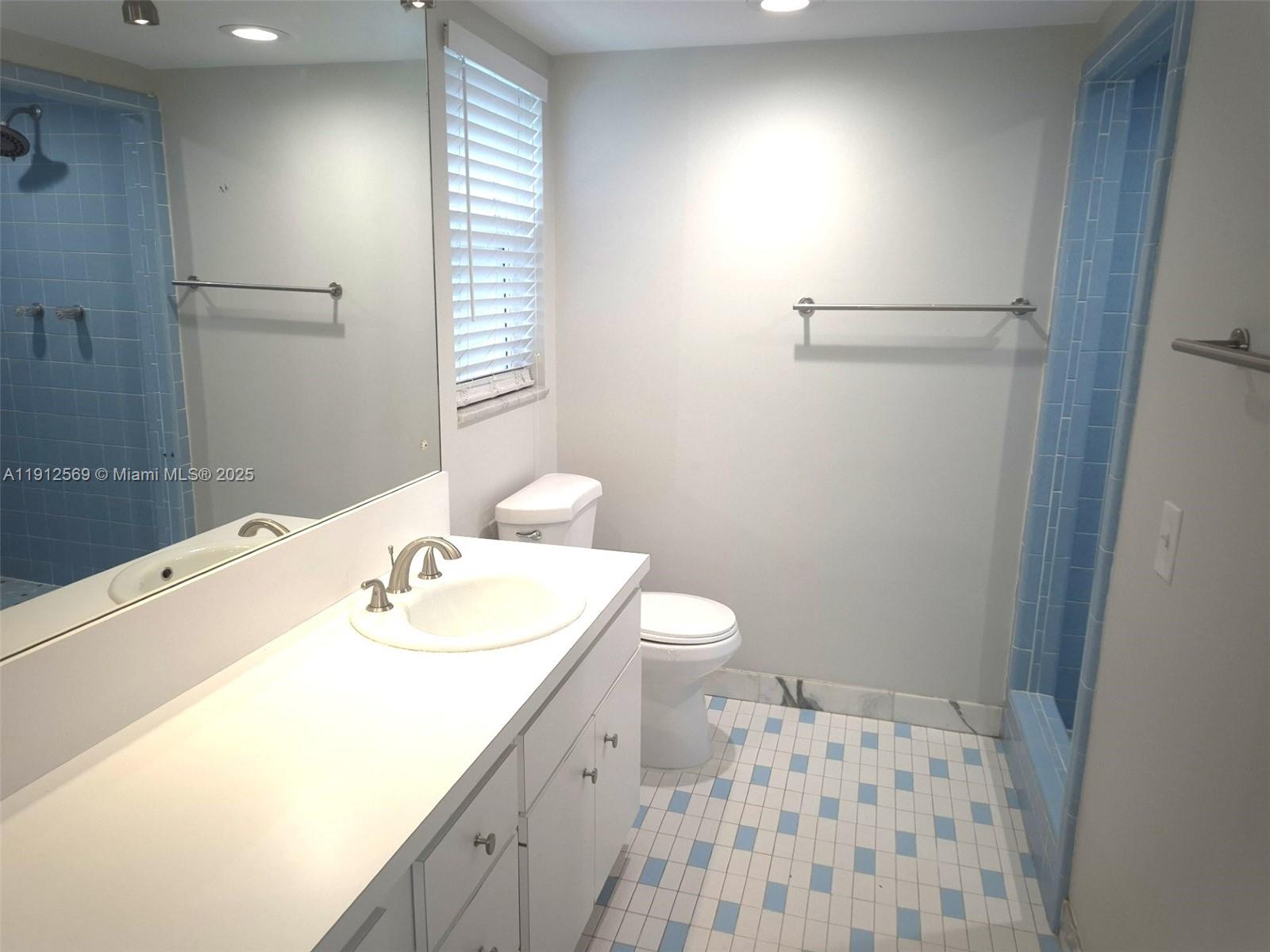 SOUTHAMPTON CONDO - Residential Lease