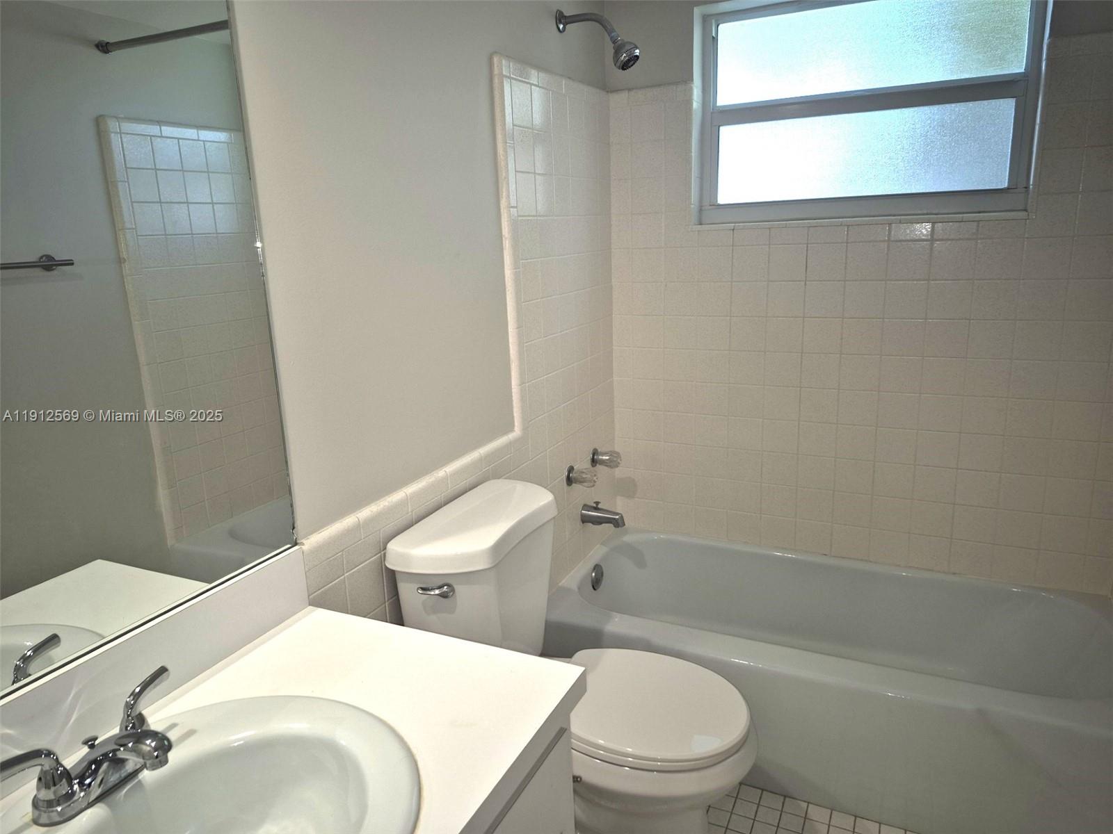 SOUTHAMPTON CONDO - Residential Lease