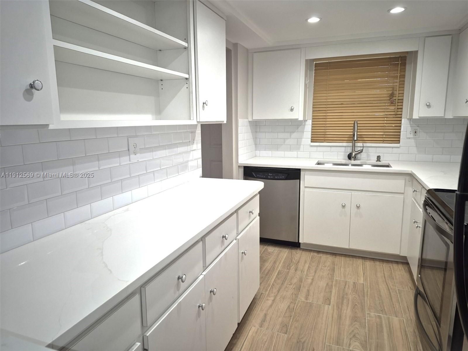 SOUTHAMPTON CONDO - Residential Lease