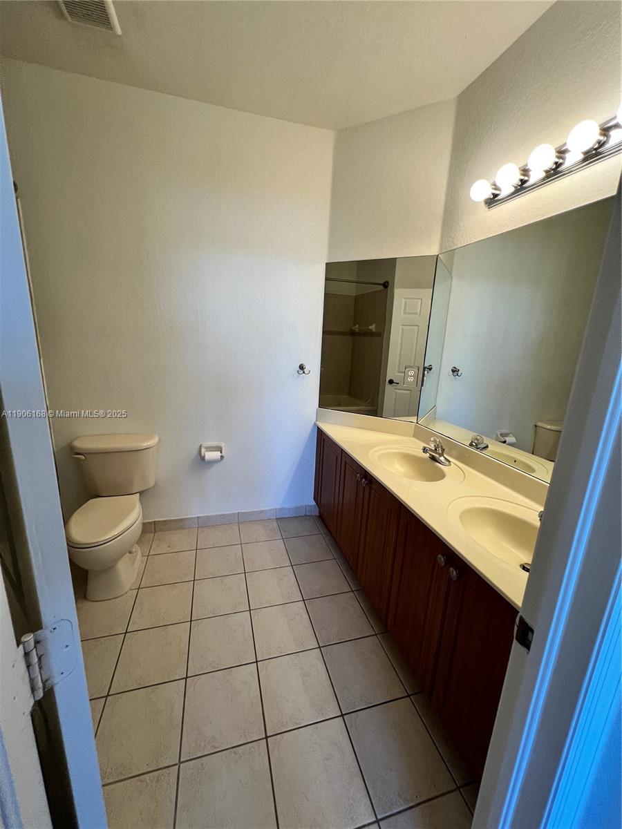 ISLANDS AT DORAL 1ST ADDN - Residential Lease