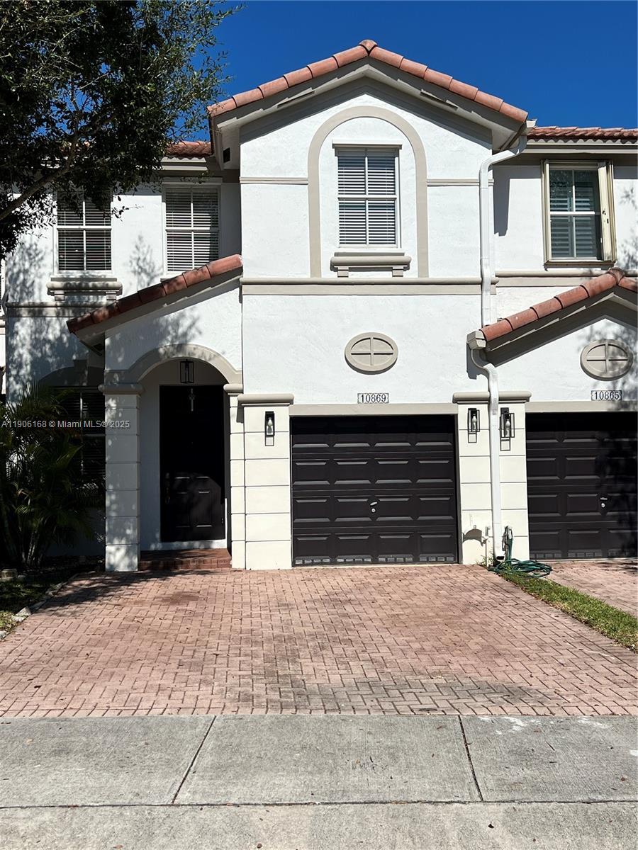 ISLANDS AT DORAL 1ST ADDN - Residential Lease