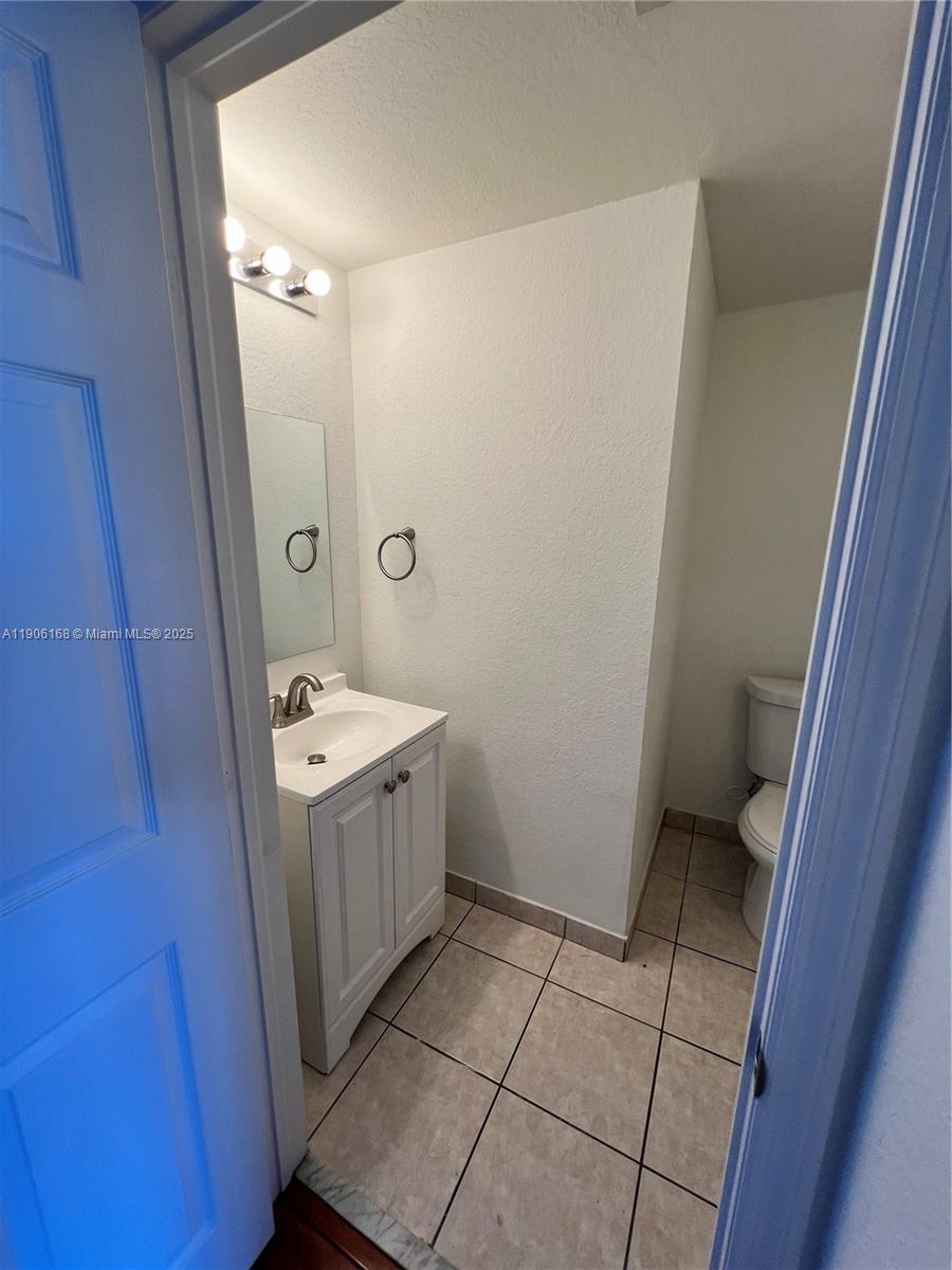 ISLANDS AT DORAL 1ST ADDN - Residential Lease