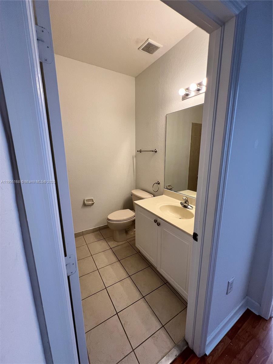 ISLANDS AT DORAL 1ST ADDN - Residential Lease