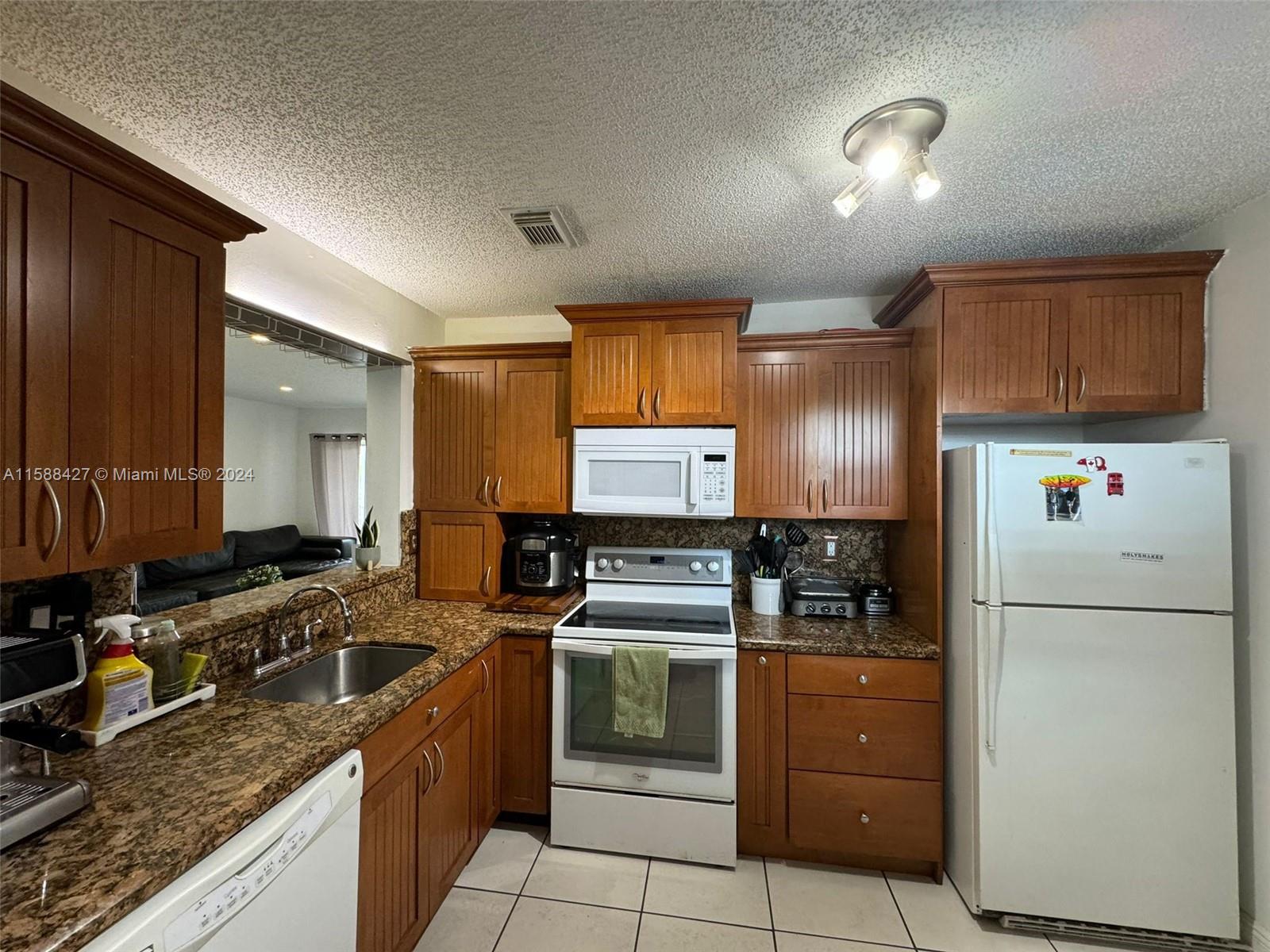 VILLA DORAL CONDO NO 5 - Residential