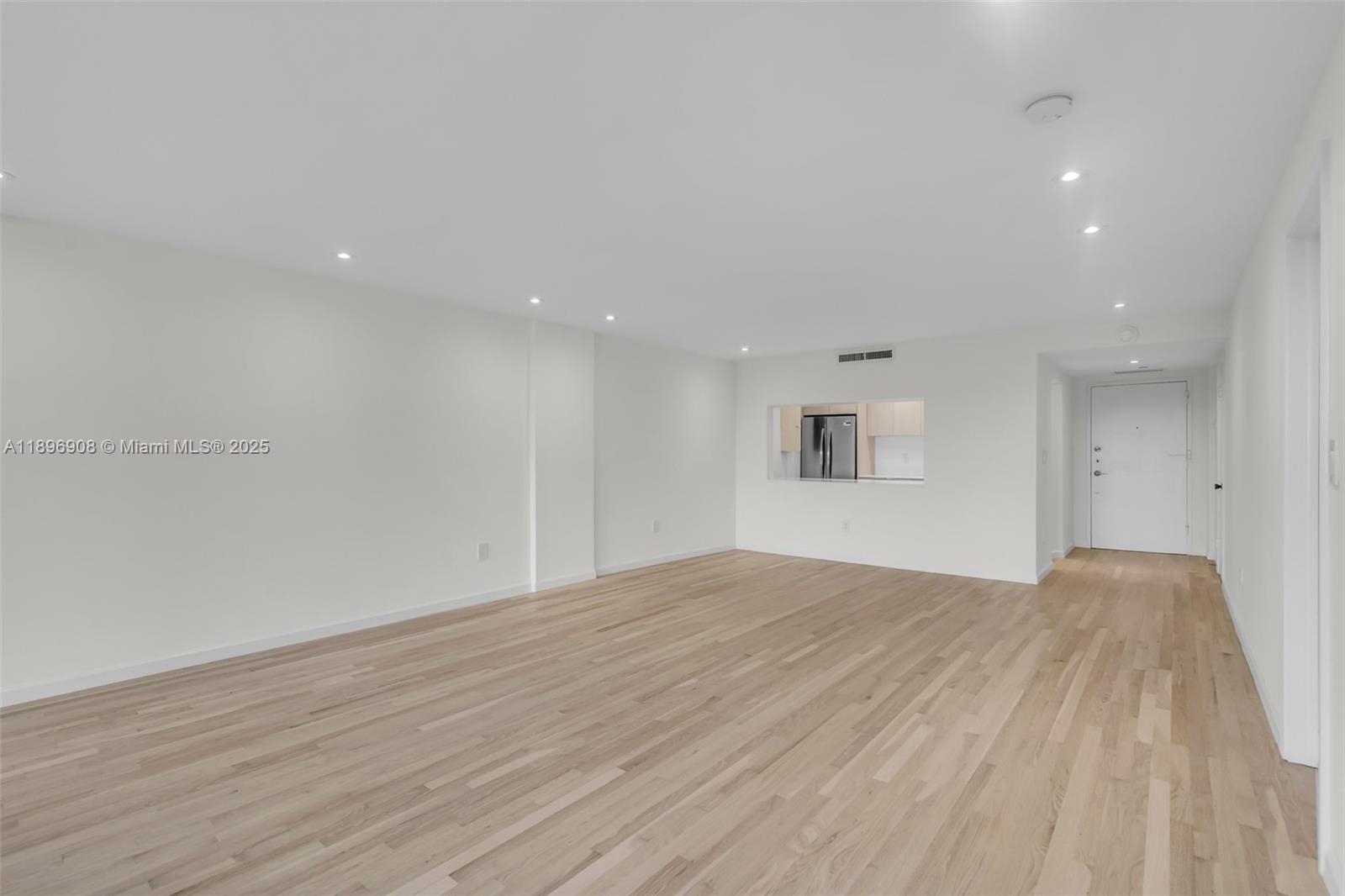 COMMODORE CLUB WEST CONDO - Residential