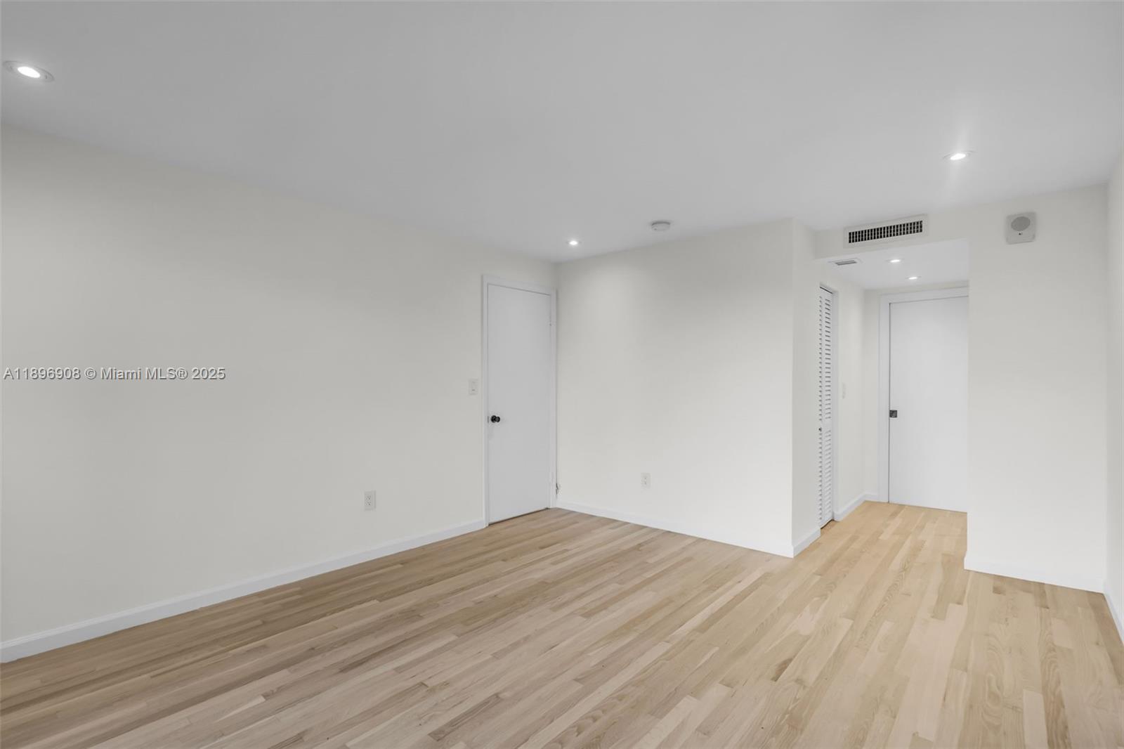 COMMODORE CLUB WEST CONDO - Residential