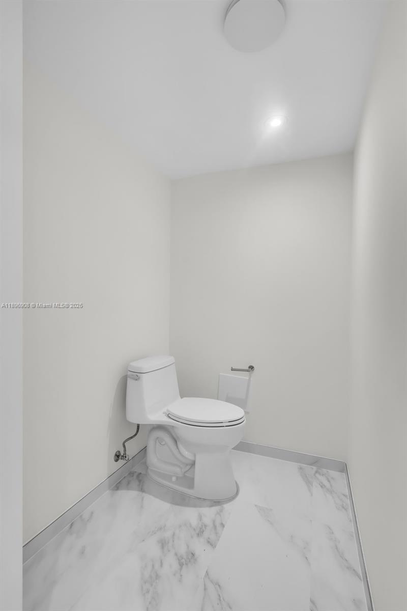 COMMODORE CLUB WEST CONDO - Residential