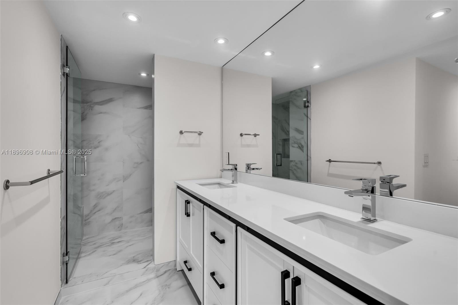 COMMODORE CLUB WEST CONDO - Residential
