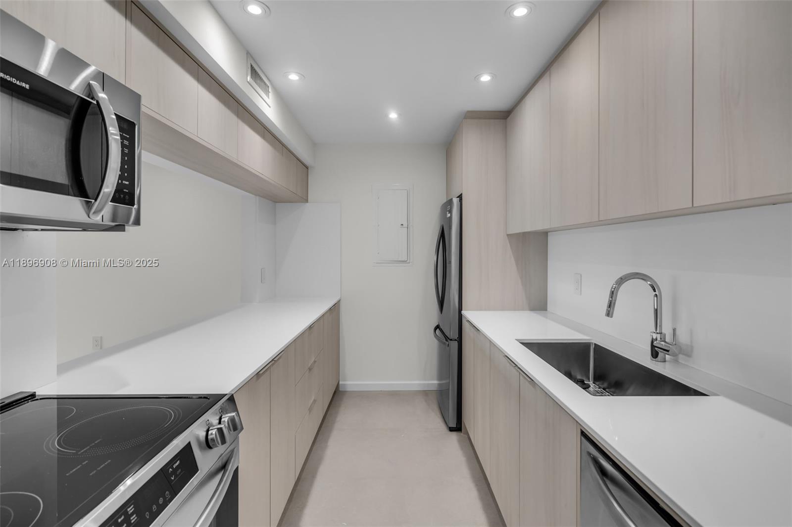 COMMODORE CLUB WEST CONDO - Residential
