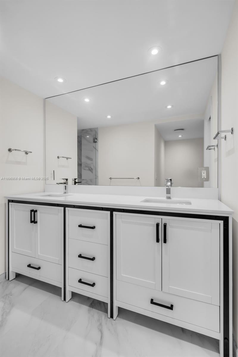 COMMODORE CLUB WEST CONDO - Residential