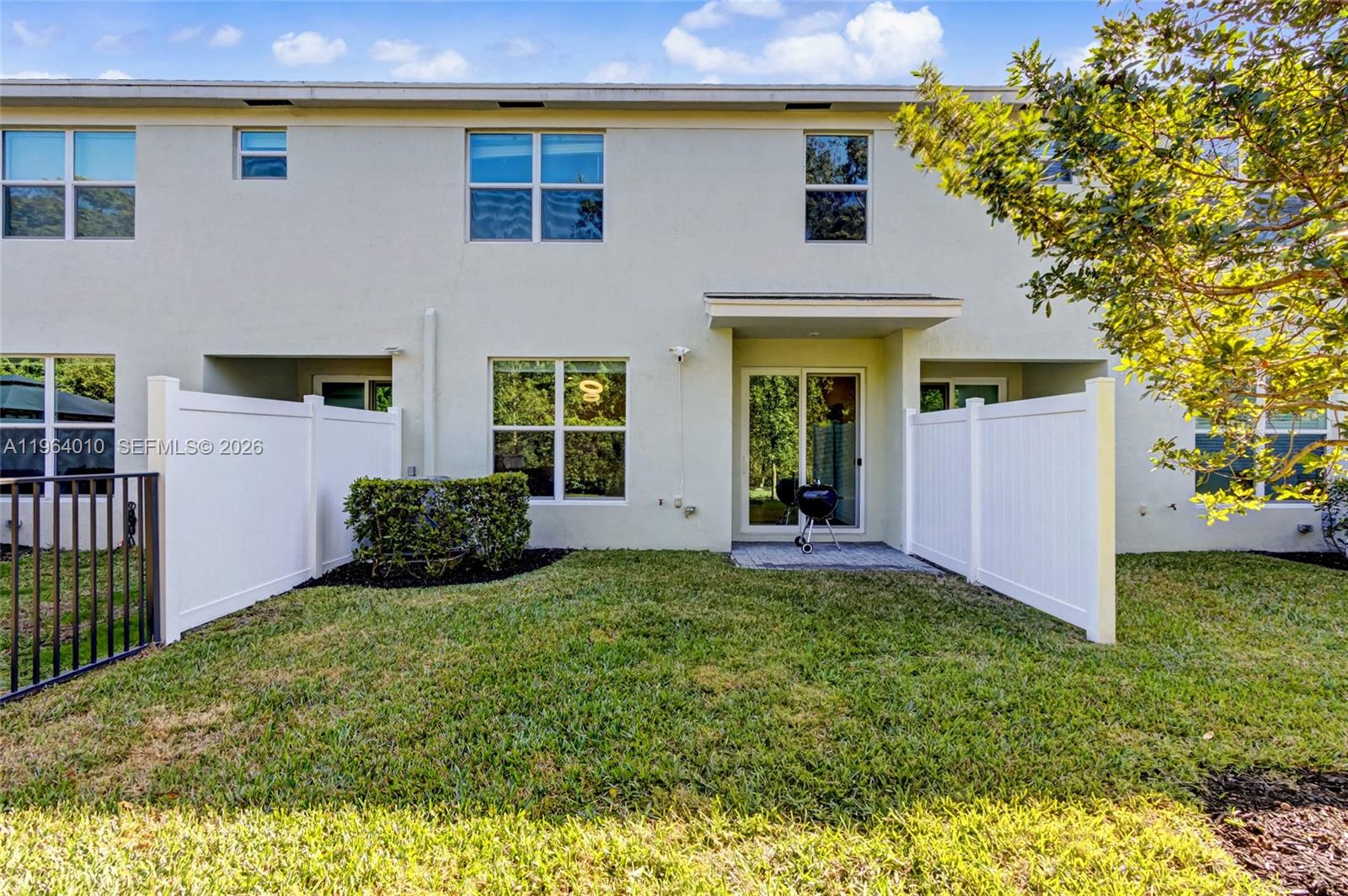 LAKESHORE AT THE FOUNTAINS - Residential